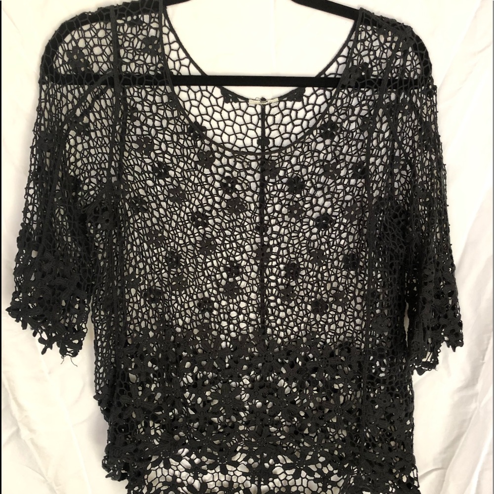 crotchet black top- beautifil! EUC